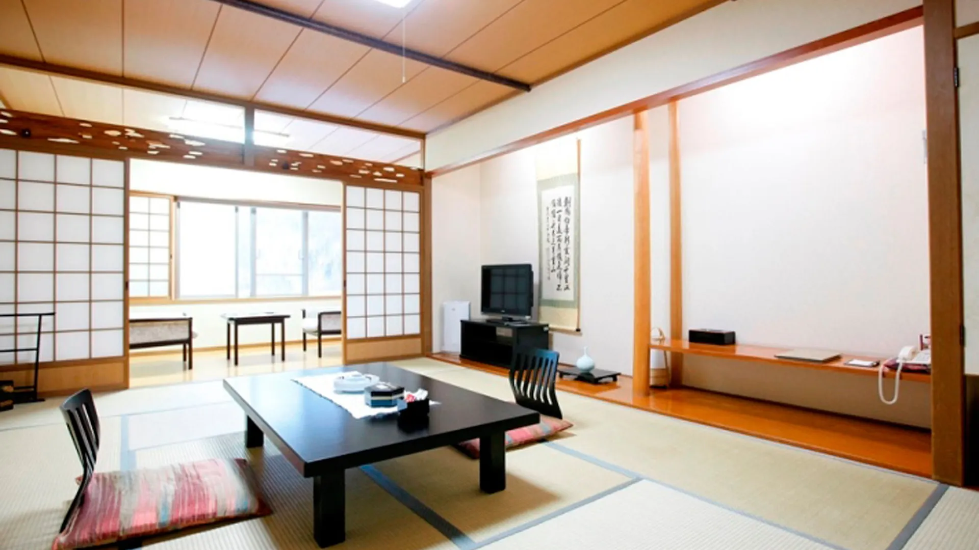Japanskt värdshus (ryokan) 層雲閣 Hotell Kamikawa